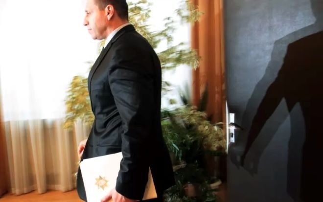 Служебното правителство върна тайно като шеф на Държавния авиационен оператор