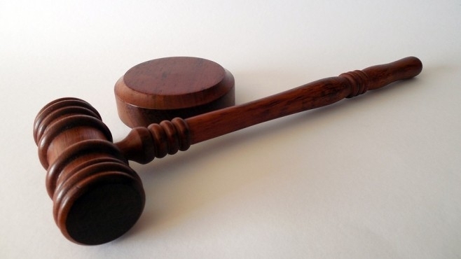 Частен съдебен изпълнител обяви на търг мебелна къща кафене и