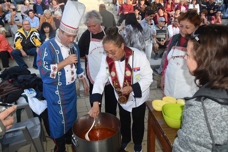 Вчера се проведе фестивалът На риба с бира в Лом