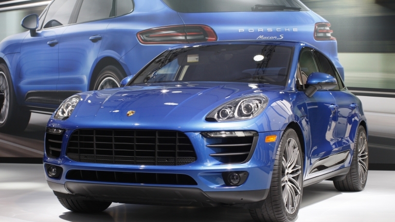 80 ферарита 25 ламборгинита и 207 мазератита се движат по