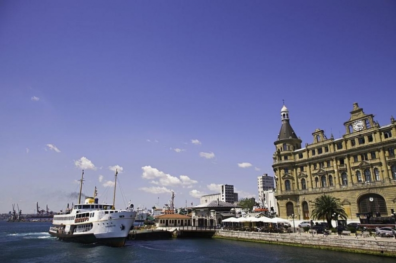 Рибарска лодка е потънала край Истанбул след сблъсък с танкер