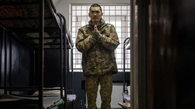 Повече от стоте сражаващи се в Украйна бойци за които