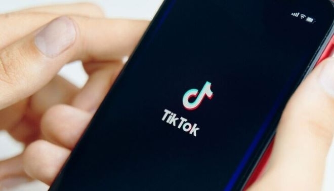За първи път в Европа седем френски семейства съдят TikTok обвинявайки