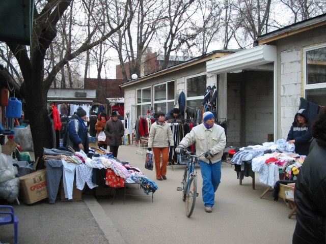 Вчера в района на общинския пазар във Видин полицейски служители