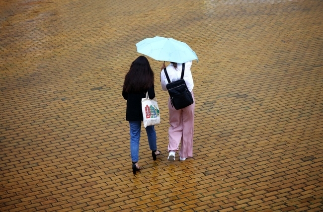 През нощта ще бъде предимно облачно с временни разкъсвания на