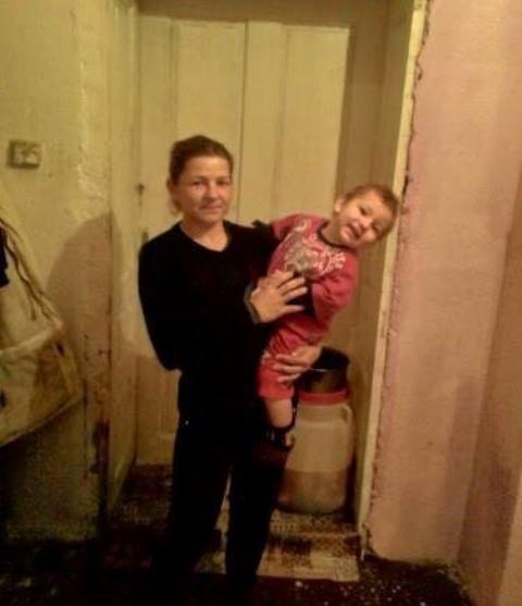 Майка и двете й деца живеят в мизерия и имат