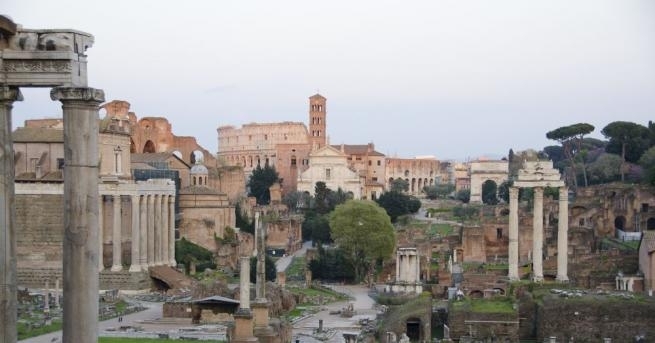 След десетилетия на възстановителни работи и реставрация първият дворец на римския