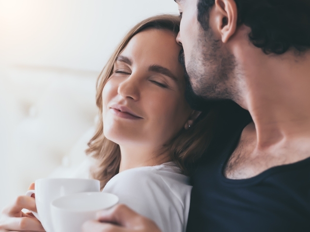 Когато срещнете някого е нормално в началото да носите розовите