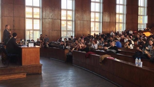 Студентите които се обучават по математика химия физика и други