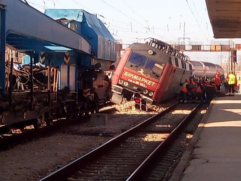 Три вагона от влак с пропан бутан дерайлираха край гара Пловдив