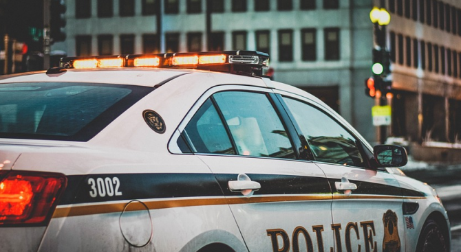 Един полицай беше убит а шестима ранени при стрелба в