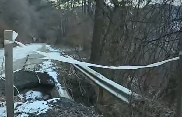 Пропаднал път застрашава живота на стотици туристи и местни жители