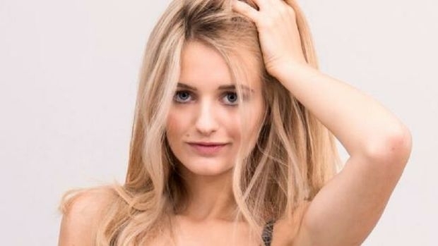 Италиански модел която първо обяви че продава невинността си в