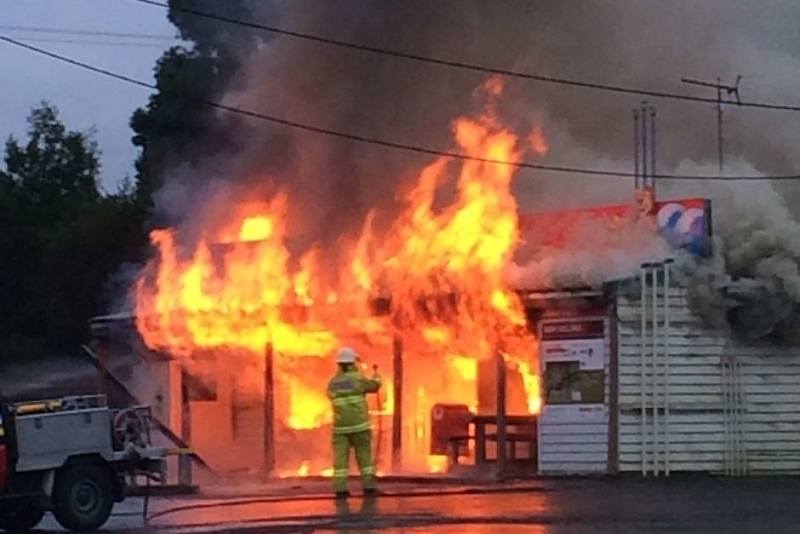 Пожар изпепели магазин в село Павел. Сигнал за случая е
