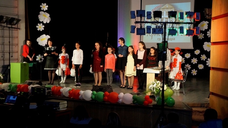 На 17 май ОУ Христо Ботев Мездра празнува 90 години от