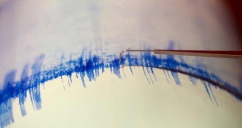 Най малко петима души загинаха при две нови силни земетресения в