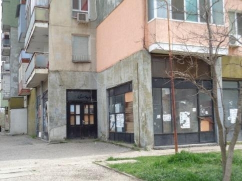 Частен съдебен изпълнител обяви на търг два големи търговски имота