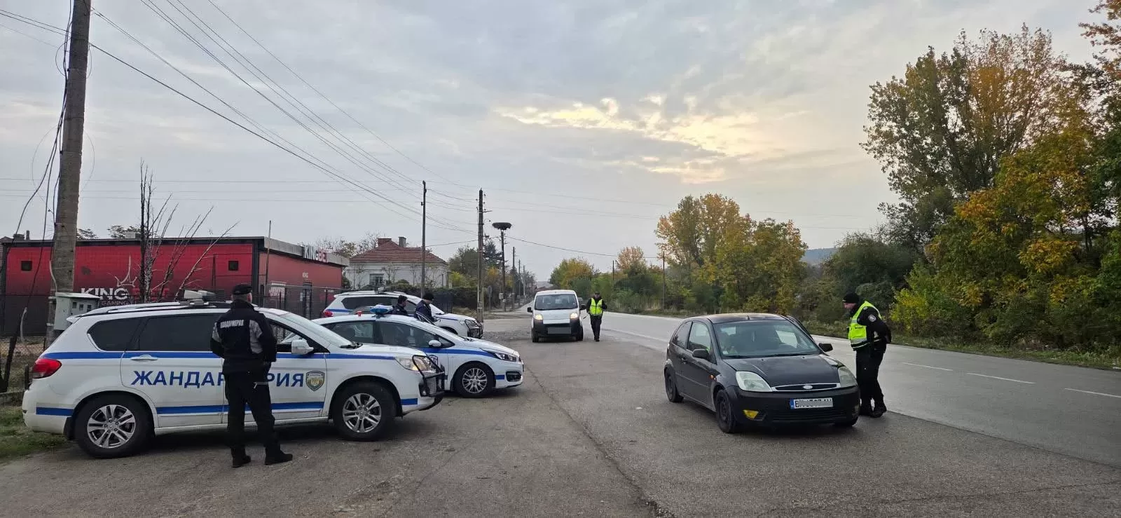 Четирима са задържани при ударна спецоперация на полицията във Видин /снимка/