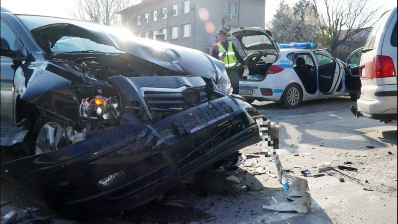 Жена пострада в тежка катастрофа в Монтанско съобщиха от МВР Пътният