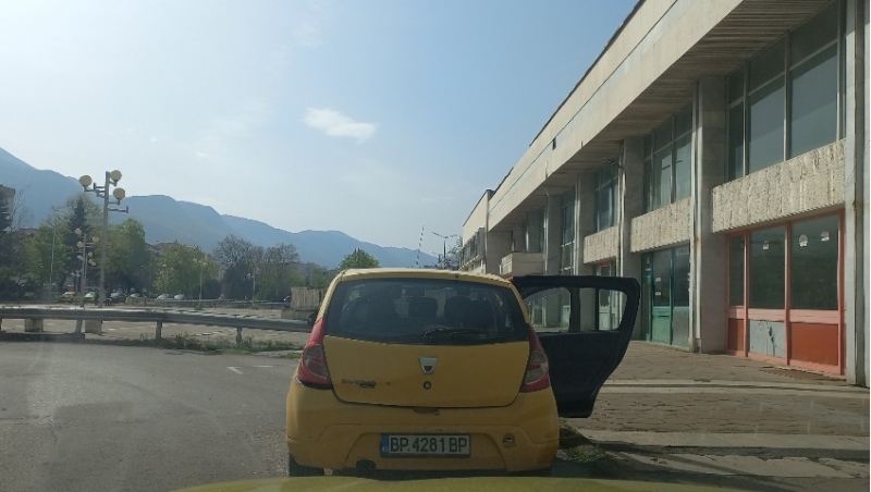 Нелегално такси вози клиенти във Враца научи агенция BulNews
До медията