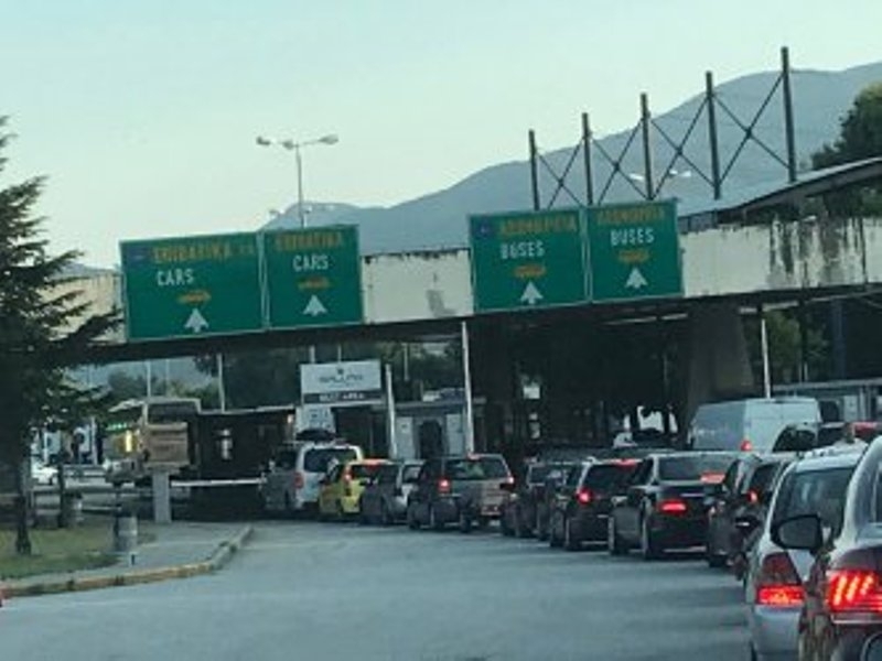 Трафикът на изход от България на ГКПП Кулата е спокоен