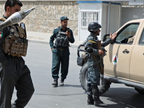 Атентатор самоубиец се взриви на сватба в Кабул, като уби