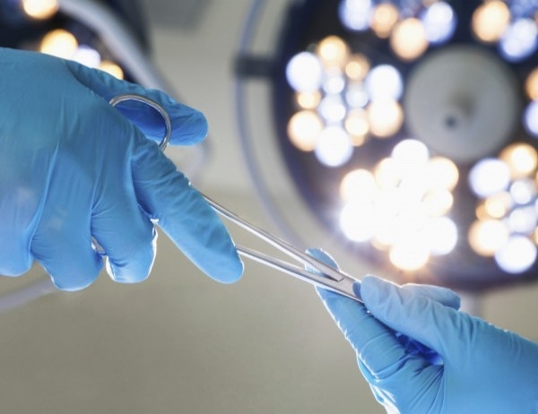 Китайски хирург изпълни първата в света мозъчна операция от разстояние