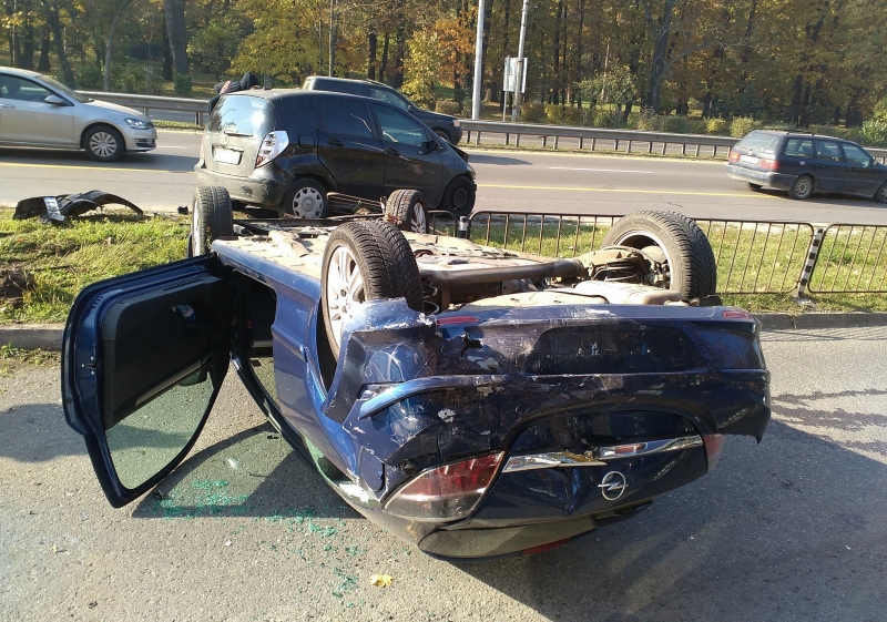 Съдят по бързата процедура пиян шофьор обърнал се по таван