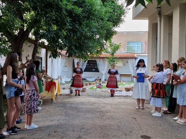 Слънчева класна стая направиха в Трето основно училище Д р Петър