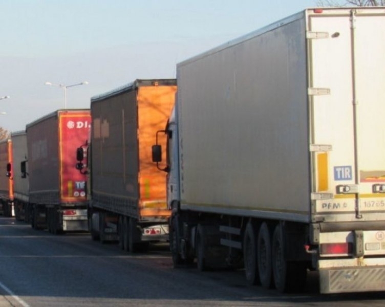 Шофьор на ТИР от 10 дни спи в кабината си за