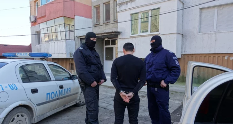 Крадци щурмуват жилища на първия етаж съобщаава Телеграф Проникват през