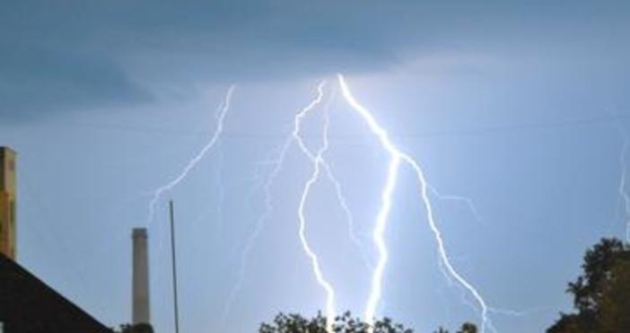 Повече от 100 хил гръмотевици са ударили региона на Балканите