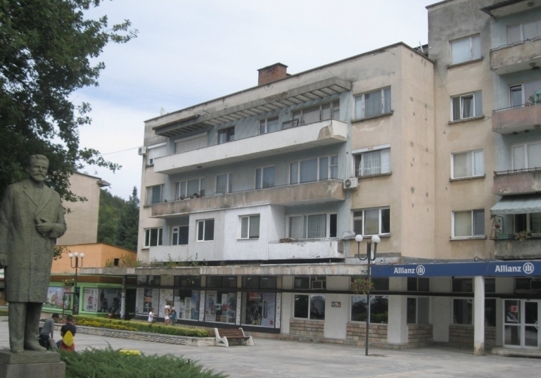 Частен съдебен изпълнител сложи на тезгяха многостаен апартамент в идеалния