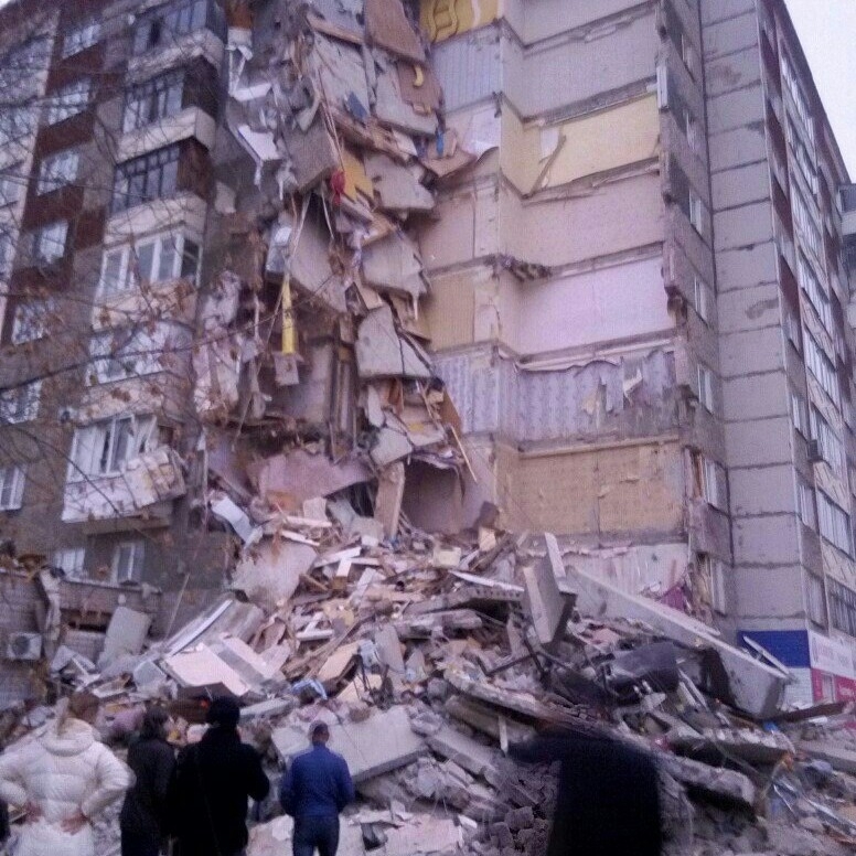 Девет етажа от блок в руския град Ижевск рухнаха след