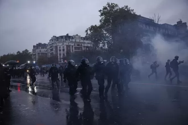 Нова нощ на сблъсъци във Франция, има много арестувани /снимки/