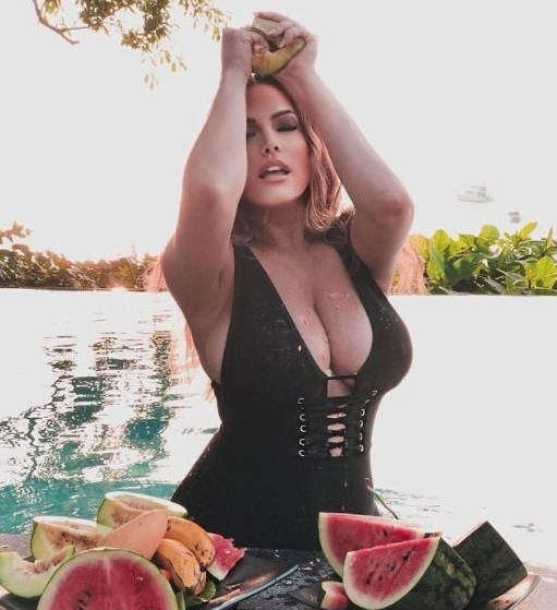 Британският фотомодел Кели Брук се прости подобаващо с почивката си