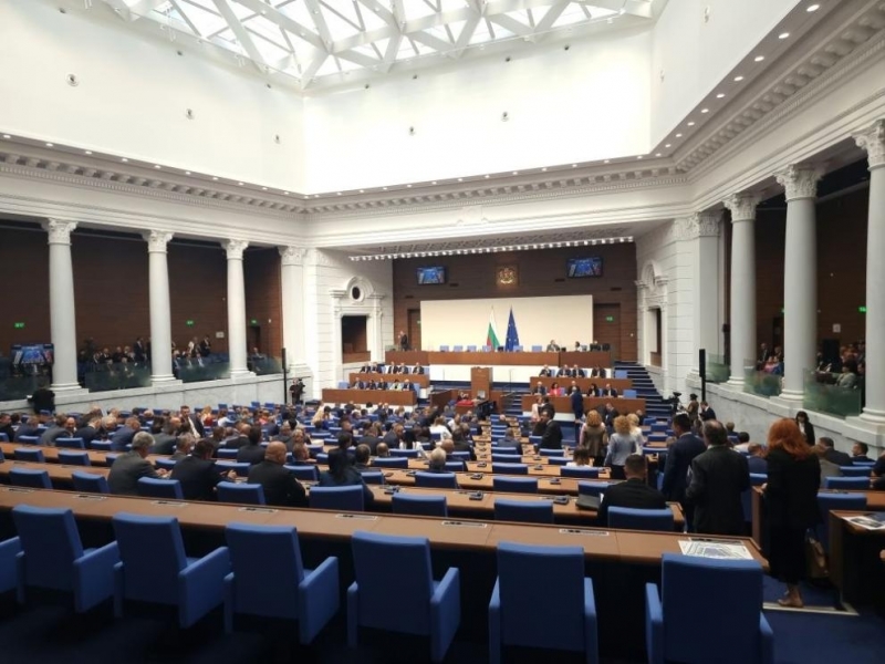 На заседанието си в петък депутатите трябва да изберат състав