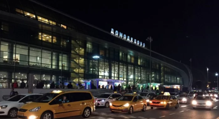 Таксиметров шофьор е починал в подмосковското Домодедово край летището. 29-годишният