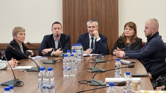 Министърът на младежта и спорта Димитър Илиев и заместник министър Даниела