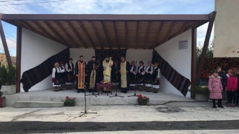 С водосвет отслужен от врачанския митрополит Григорий и изпълнения на