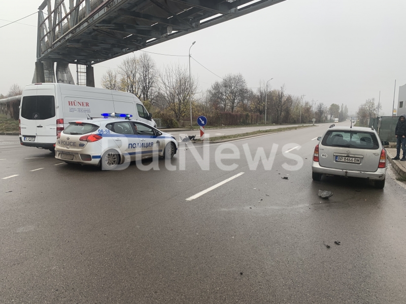 Катастрофа е станала преди минути на бул Васил Кънчов във