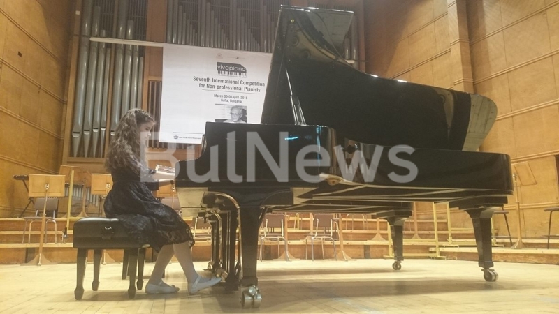 Сляпата пианистка Елица Стефанова от Враца е номинирана за стипендия